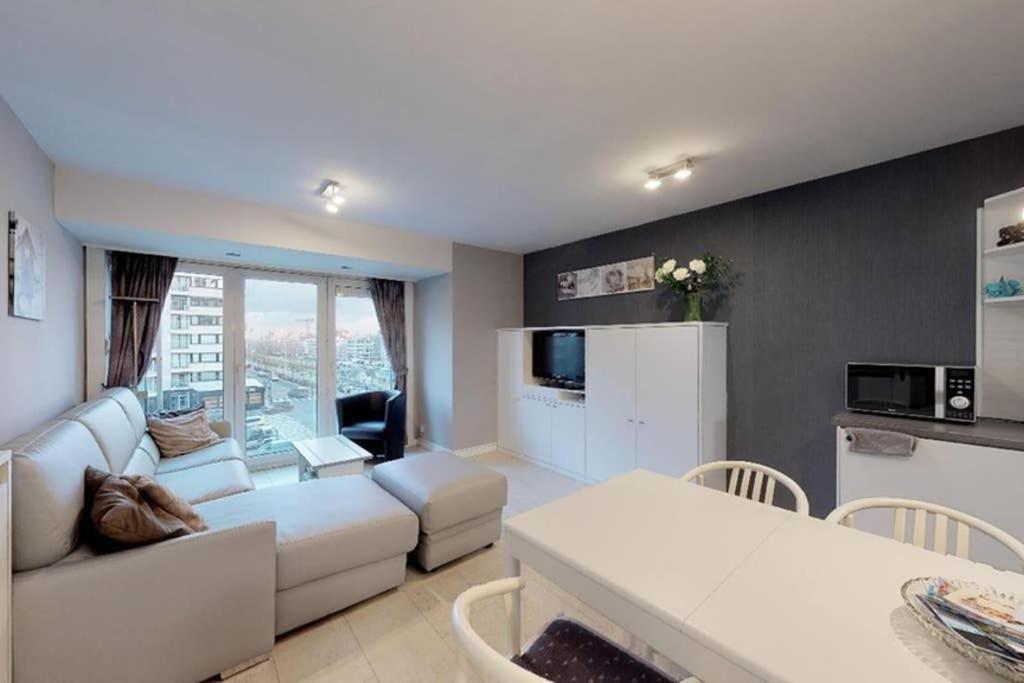 Studio Met Zeezicht Op Heldenplein Knokke-Heist Ngoại thất bức ảnh